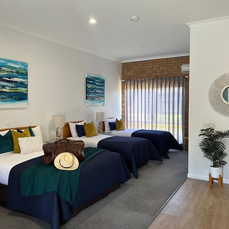 Coastal Waters Motor Inn Lakes Entrance Exteriör bild